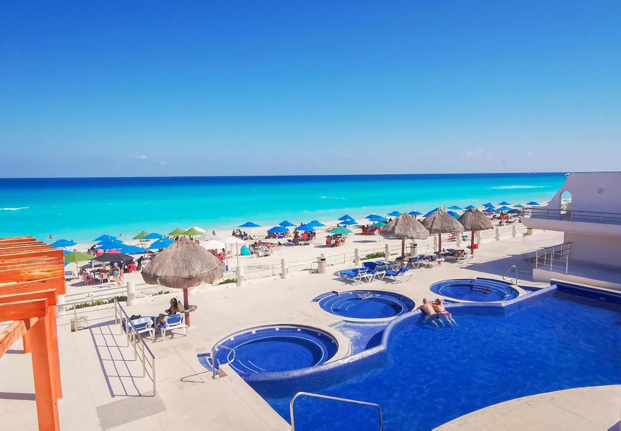 Villa Aurora Beautiful Beachfront Apartment Cancun Bagian luar foto