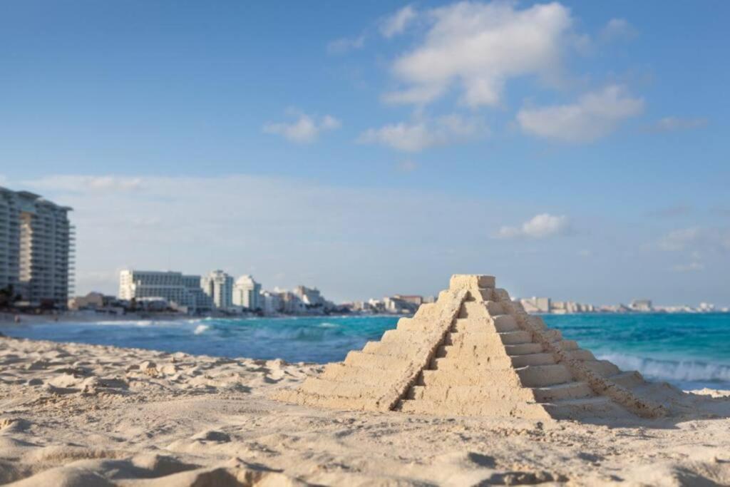 Villa Aurora Beautiful Beachfront Apartment Cancun Bagian luar foto