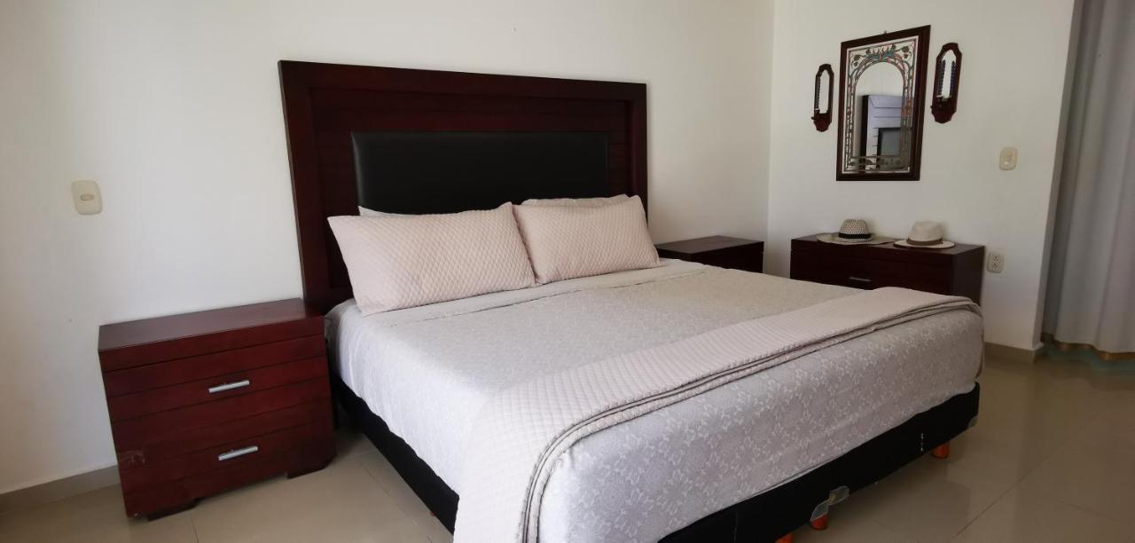 Villa Aurora Beautiful Beachfront Apartment Cancun Bagian luar foto