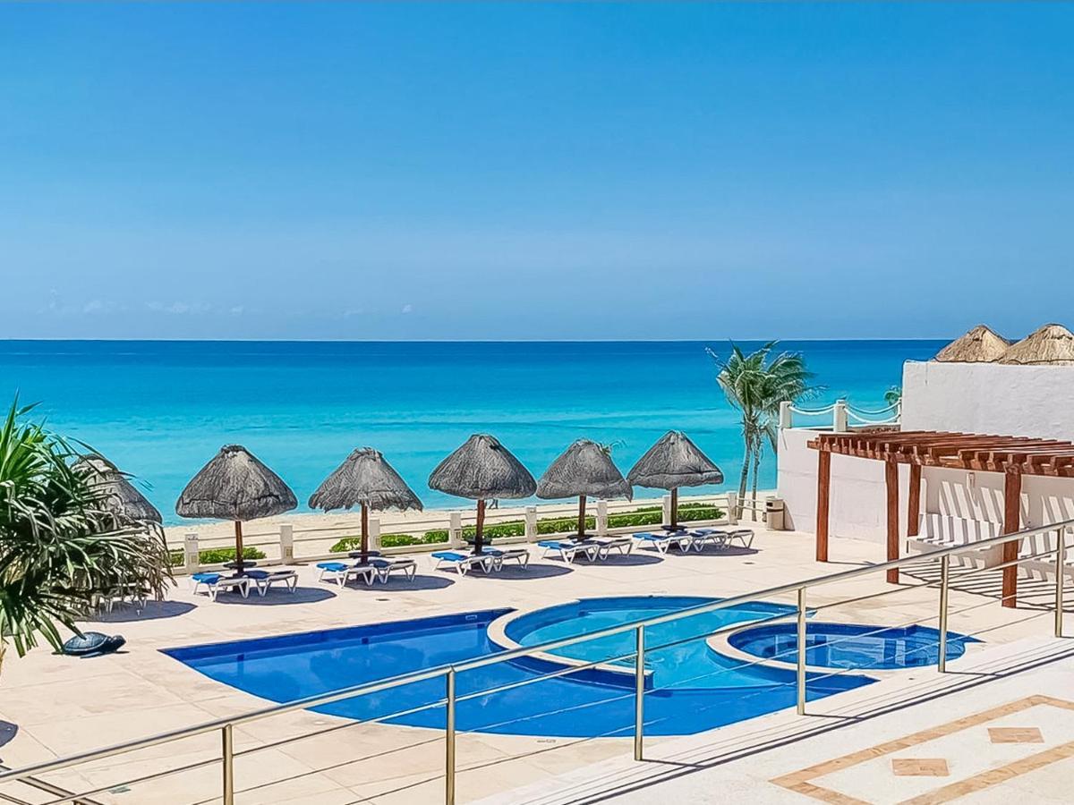 Villa Aurora Beautiful Beachfront Apartment Cancun Bagian luar foto